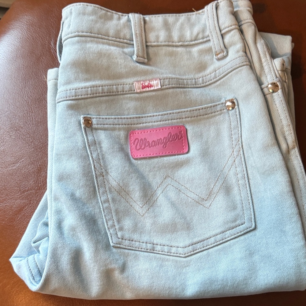 Wrangler Women's Soft Blue Jeans with Pink Detail